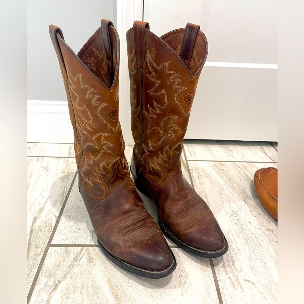 Ariat men’s cowboy boots
